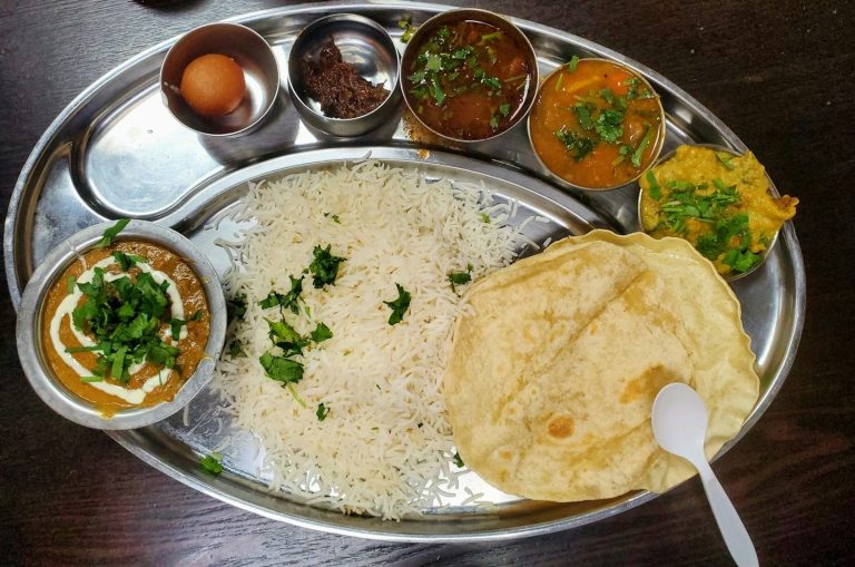 Thali indien un vrai délice Repas végétariens pendant la formation