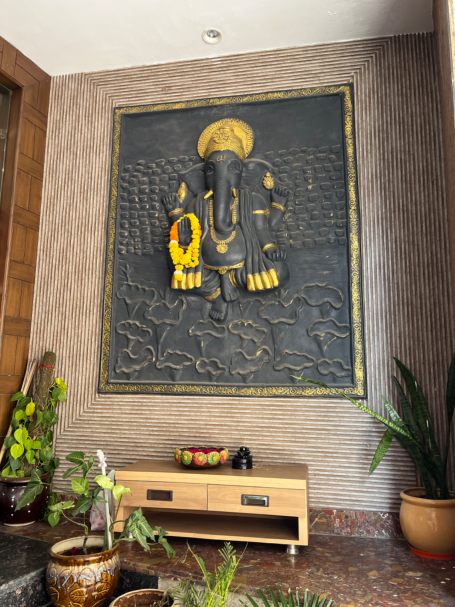 Le hall de notre école de yoga à Rishikesh Un accueil chaleurex pour des yogis à Rishikesh